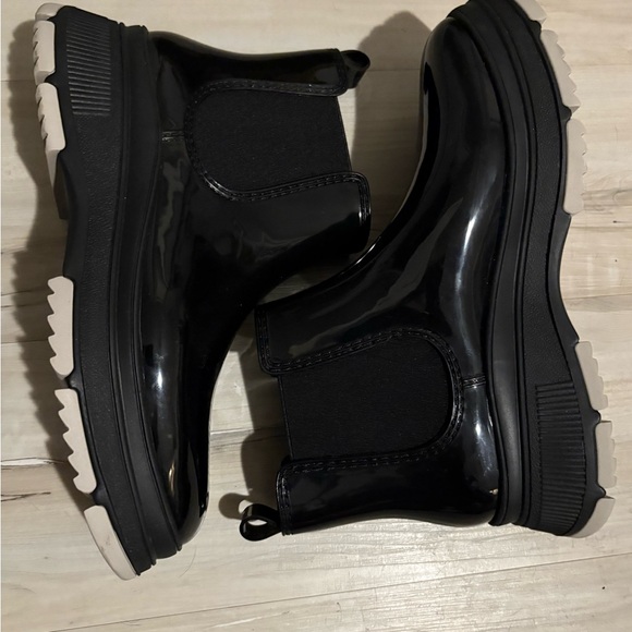 Cougar Shiny Black Ankle Booties - Picture 4 of 6